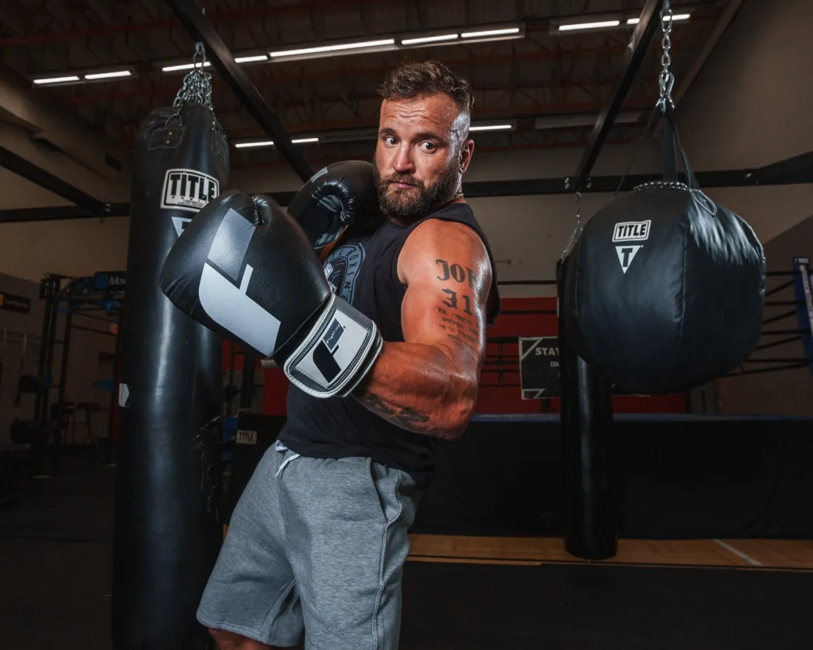 Fighting Big Logo Bag Boxing Gloves
