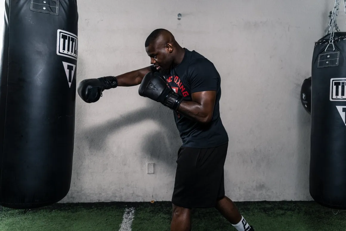 TITLE BLACK Lace Sparring Gloves 2.0