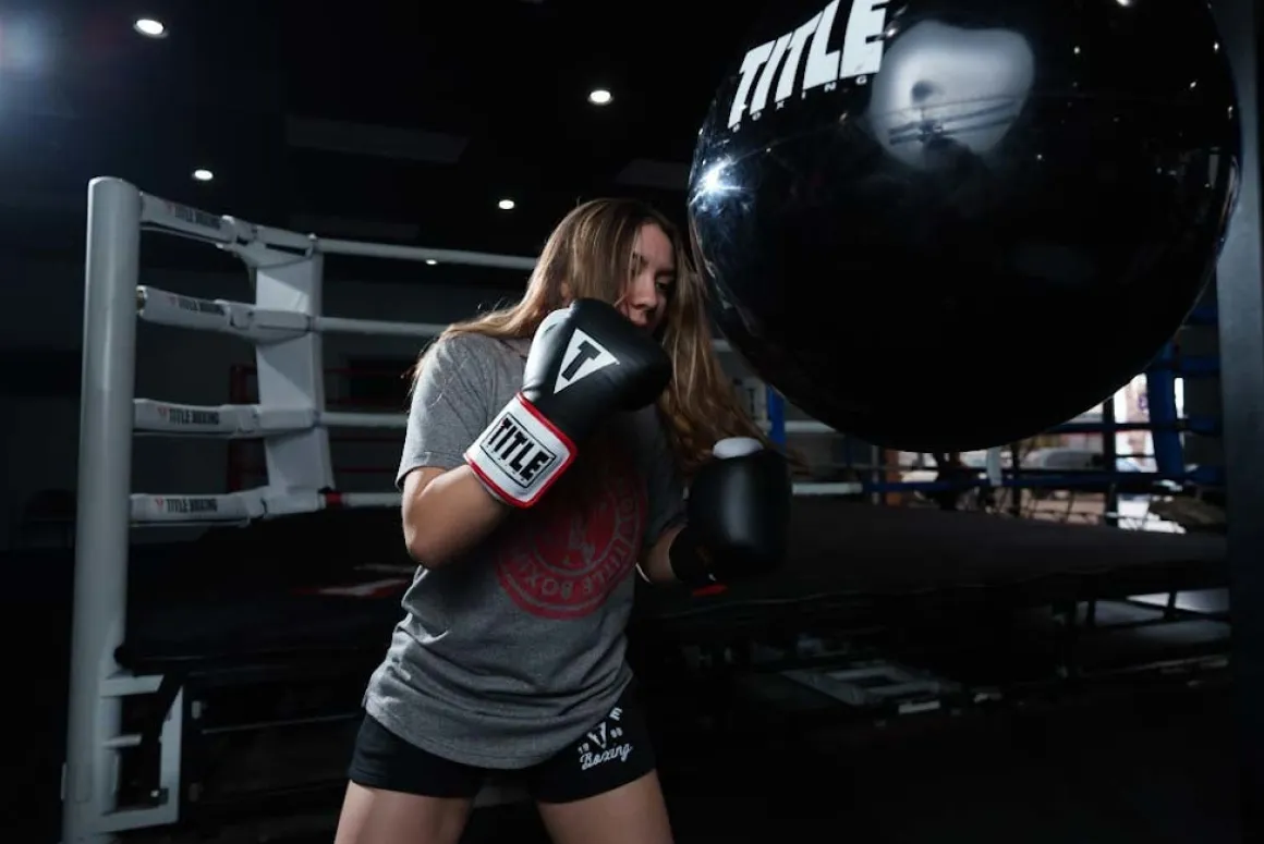 TITLE Boxing Aqua Training Punching Bag