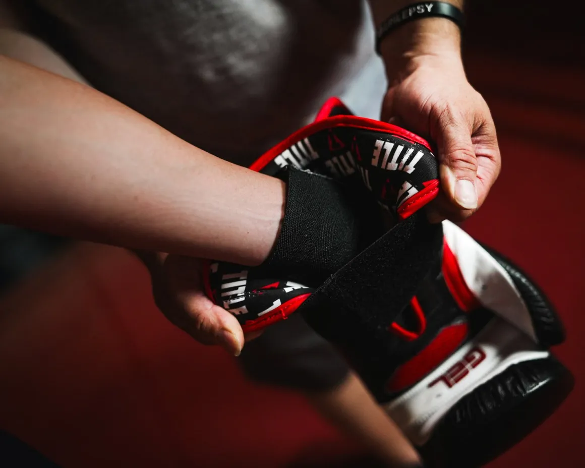 TITLE Boxing Gel Generation Leather Bag Boxing Gloves