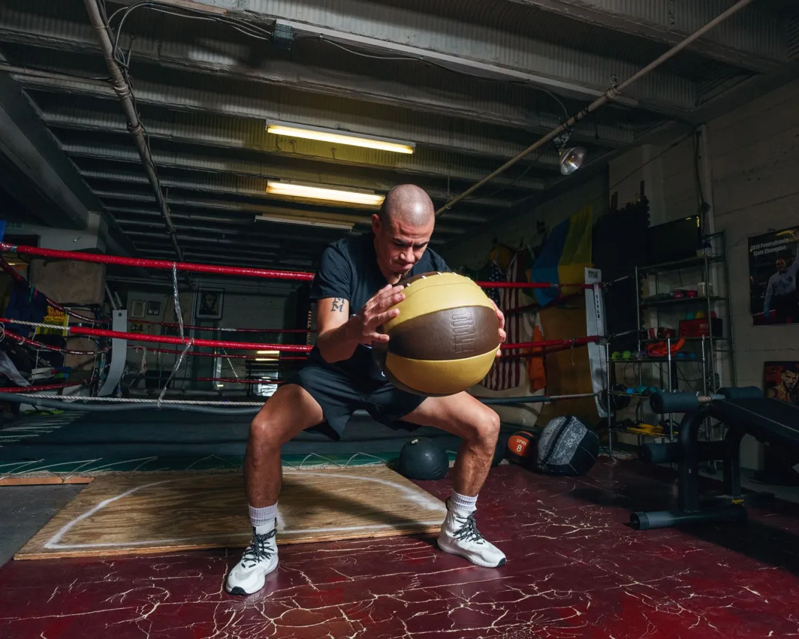 TITLE Boxing Retro Leather Medicine Balls