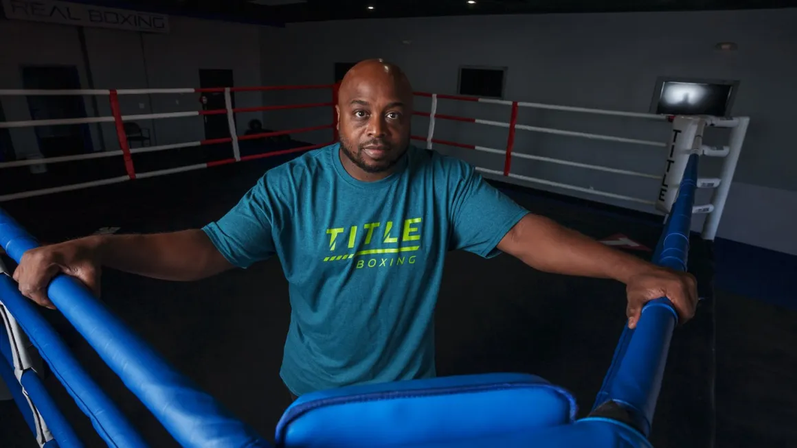 TITLE Boxing Striped Wordmark Tee