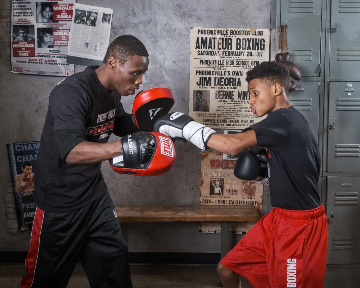TITLE Classic Charge Punch Mitts
