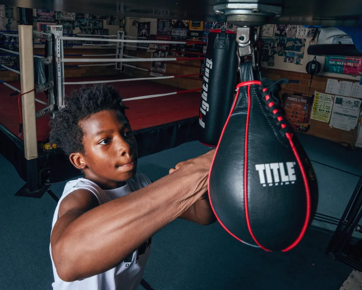 TITLE Gyro Balanced Leather Speed Bag