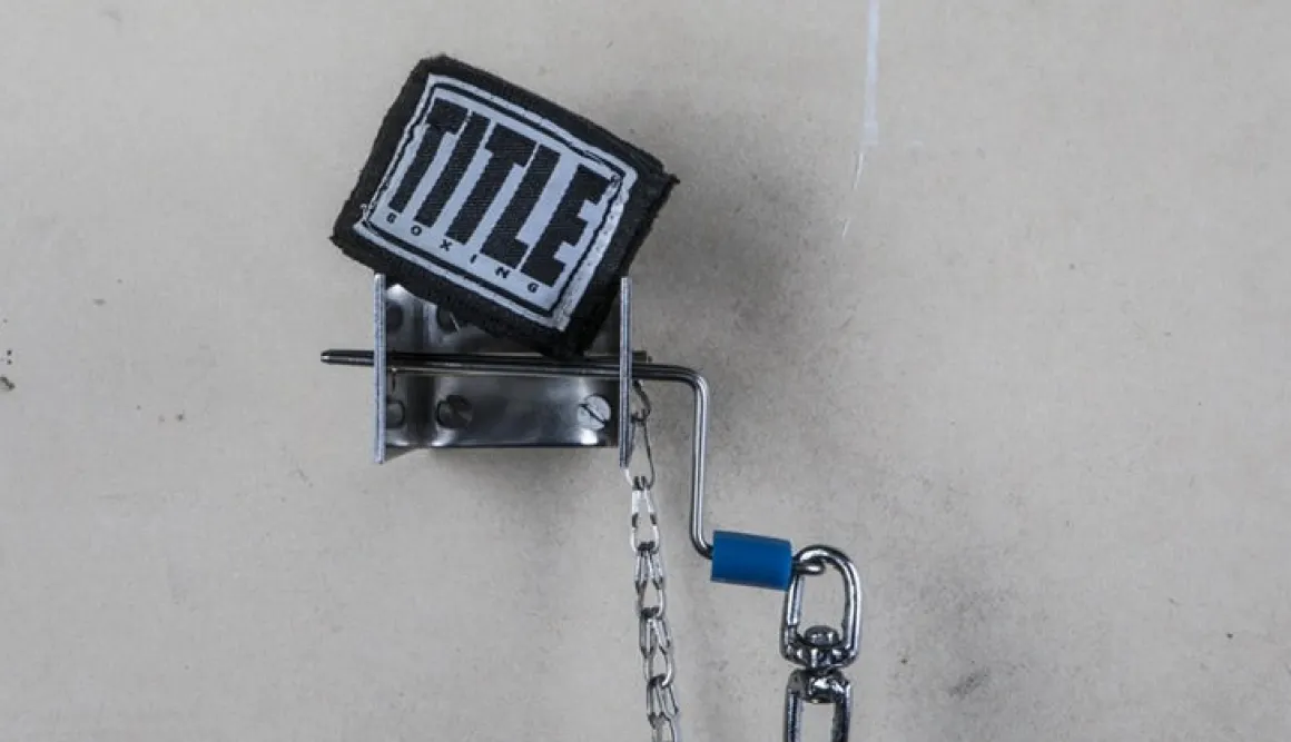 TITLE 2-N-1 Zip Hand Wrap Roller