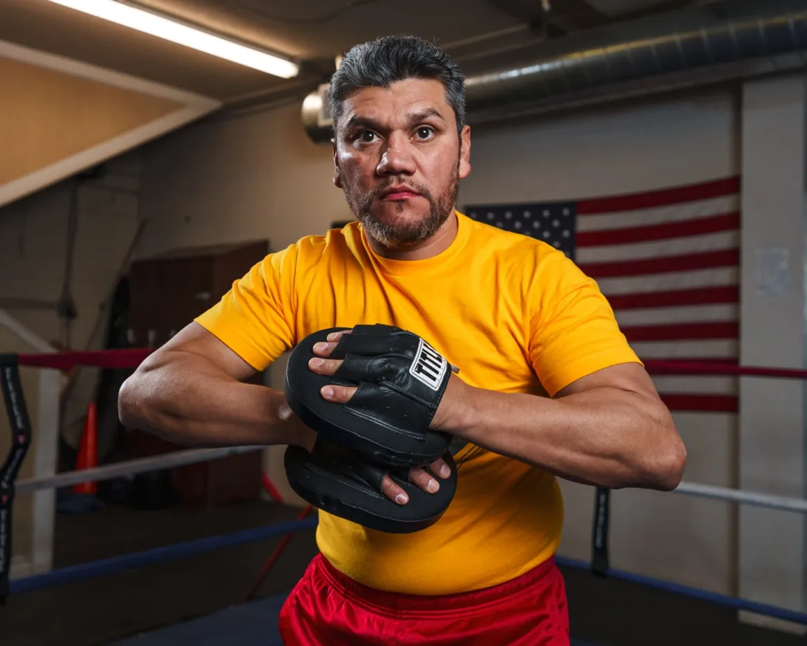 TITLE Razor Punch Mitts 2.0