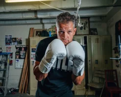TITLE White Training Gloves 2.0